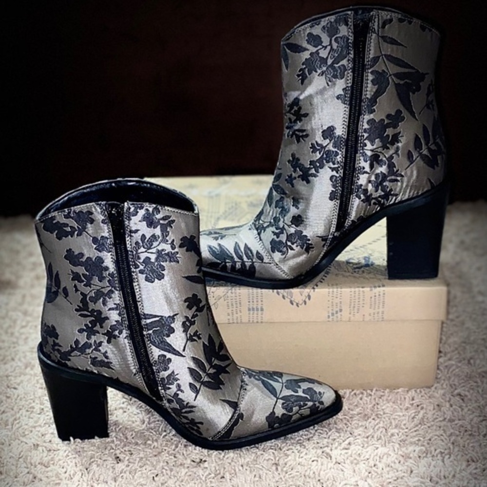 NIB-Free People Brocade Boots